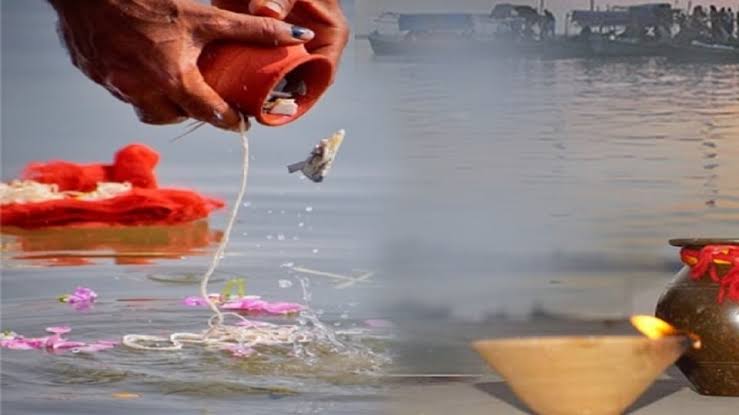 Asthi Visarjan ritual at holy Ganga ghat Varanasi
